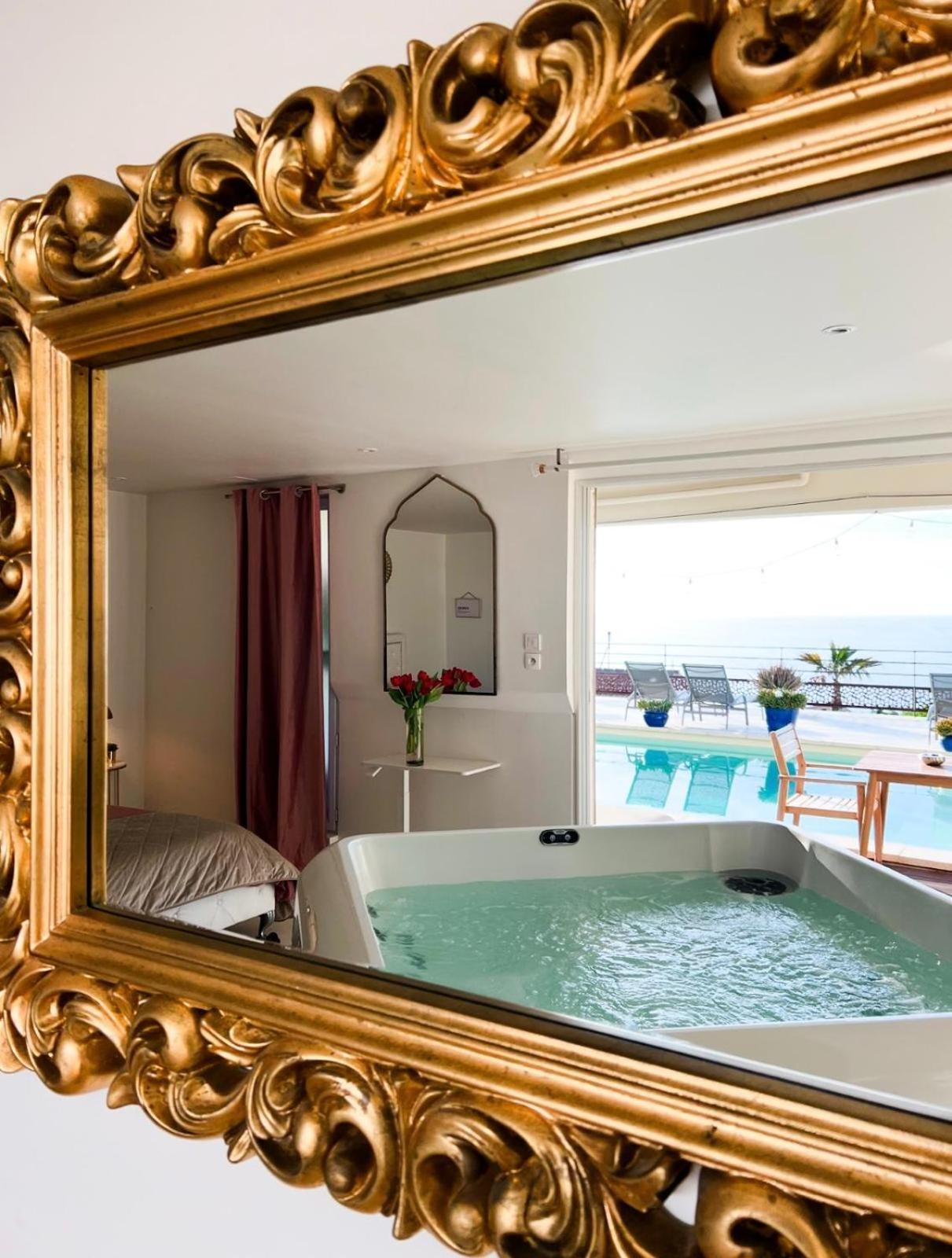 Maison d'hôtes Les 2 Vue Piscine Marseille